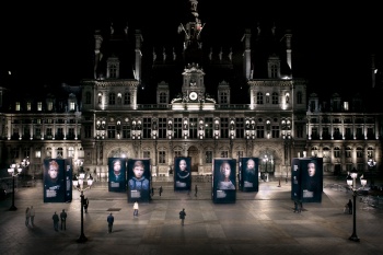 Hôtel de ville de Paris's parvis - Regardons la précarité en face